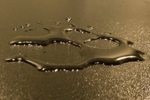 water_spill_on_surface vaso de agua
